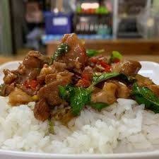 ก๋วยเตี๋ยวเรือริมทาง ธรรมบูชา