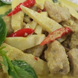 ข้าว+แกงเขียวปลากรายใส่หน่อไม้1ชุด(พริกแกงสูตรเด็ดเจ๊เฉย)