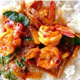 กุ้งผัดพริกแกงราดข้าว