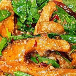 ข้าวปลานิลแกะผัดโหระพา+ไข่