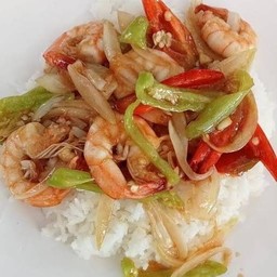ข้าวราดผัดพริกหยอกกุ้ง