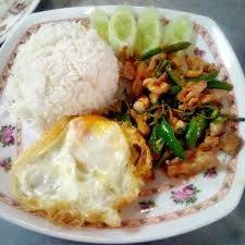 ไก่บ้านผัดเผ็ดราดข้าว