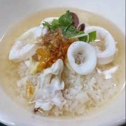 ข้าวต้มปลาหมึกทรงเครื่อง