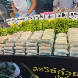 ก๋วยเตี๋ยวลุยสวน สรวีย์ก๋วยเตี๋ยวลุยสวนน้ำจิ้มซีฟู้ด โลตัสนวนคร