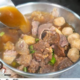ก๋วยเตี๋ยวหมูตุ๋น เนื้อตุ๋น (ลานพอเพียง)