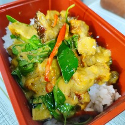 เขียวหวานหมูกรอบราดข้าว