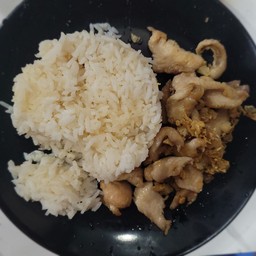ข้าวไก่ทอดกระเทียม
