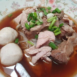 เส้นเล็กหมูตุ๋น หมูสด ลูกชิ้น