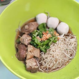ก๋วยเตี๋ยวหมูตุ๋นยาจีน (ยายเก่ง)
