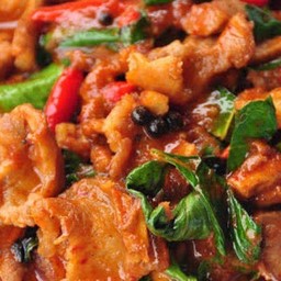 ข้าวราดผัดพริกแกง