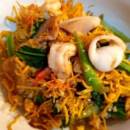 หมี่กรอบผัดซีอิ๊วทะเล