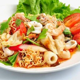 ร้านลับ อาหารตามสั่ง (กะเพราเนื้อ พริกแกงเนื้อ)