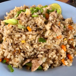 ข้าวผัดหมูไส่ไข่