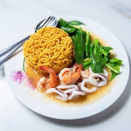 หมี่กรอบราดหน้าทะเล