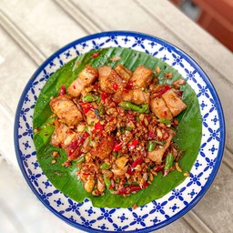 (กับข้าว) หมูกรอบคั่วพริกเกลือ