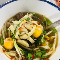 แกงหน่อไม้ดองพวงไข่