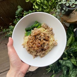 บะหมี่คลุกแห้งหมูบะช่อทรงเครื่อง