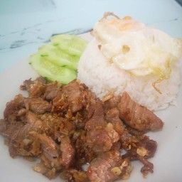 ข้าวหมูกระเทียม