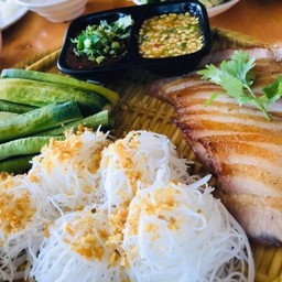 คอหมูเคียงหมี่