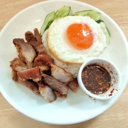 ข้าวหมูทอดน้ำปลา