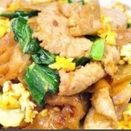 ผัดซีอิ้วเส้นใหญ่