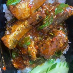 กะเพราปลาป๋องราดข้าว