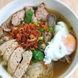 ก๋วยจั๊บญวนเส้นสดใส่ไข่