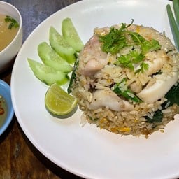 ข้าวผัดปลาหมึก