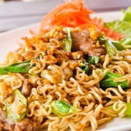 ผัดมาม่า ใส่ไข่