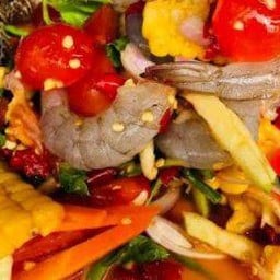 ตำมะม่วงข้าวโพดกุ้งสดไข่แดง