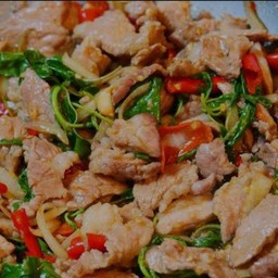 แบบกับข้าวกะเพราหมูชิ้น