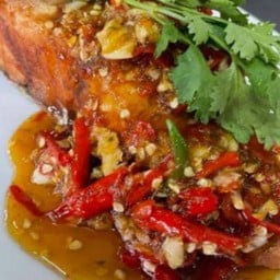 ปลาดอร์รี่ราดพริก (กับข้าว)