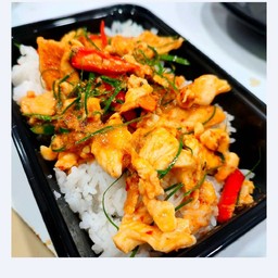 พะแนงไก่ราดข้าว