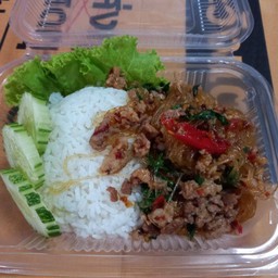 กระเพาหมูสับเป็นกับข้าว