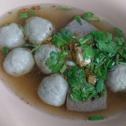 ลูกชิ้นลอยน้ำ