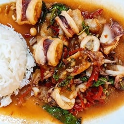 ข้าวกะเพรา เนื้อ, กุ้ง, หมึก,