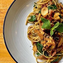 Spaghetti bacon chili garlic