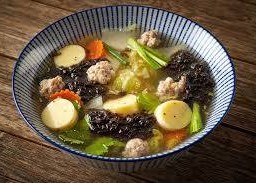 แกงจืดเต้าหู้หมูสับสาหร่าย