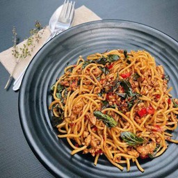 สปาเก็ตตี้กะเพราหมูสับ