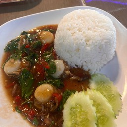 กระเพราหอยจอบราดข้าว