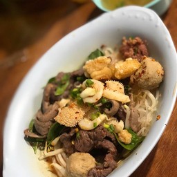 ก๋วยเตี๋ยวแซ่บแห้ง