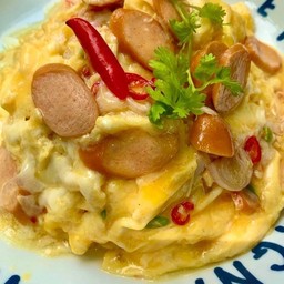 ข้าวไข่ขยี้ พริกน้ำปลา ไส้กรอก
