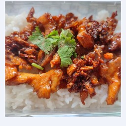 ไก่ทอดกระเทียมราดข้าว(ไม่ใส่แป้ง)