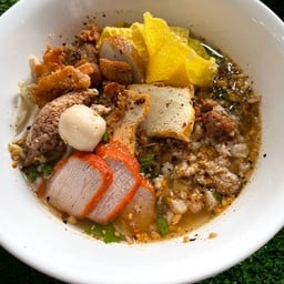 เย็นตาโฟรสเด็ด  ก๋วยจั๊บรสเด็ด (ป้านัน) โต้รุ่งตลาดกลางลาดสวาย