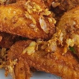 ปีกไก่ทอดกระเทียม