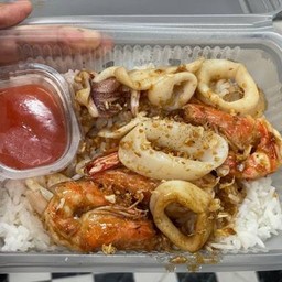 ข้าวกระเทียมทะเล