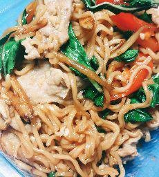 ผัดมาม่ากระเพรา