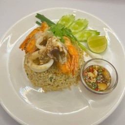 ข้าวผัดไข่ทะเล