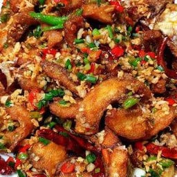 ข้าวปลานิลแกะผัดพริกเกลือ+ไข่