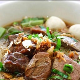 ดาก้อน ก๋วยเตี๋ยวเนื้อตุ๋น-หมูตุ๋น อาหารตามสั่ง